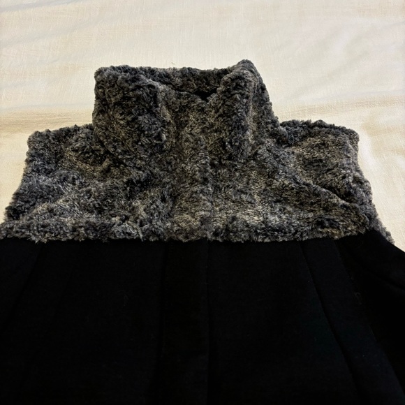 The North Face Women's Hybrination Thermal 3D Faux Fur Vest - Picture 2 of 9